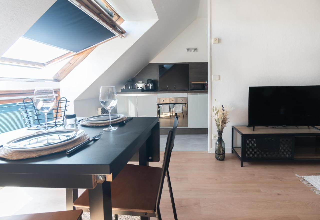Bienvenue Chez Vous Tres Calme Et En Plein Centre Lägenhet Mantes-la-Jolie Exteriör bild